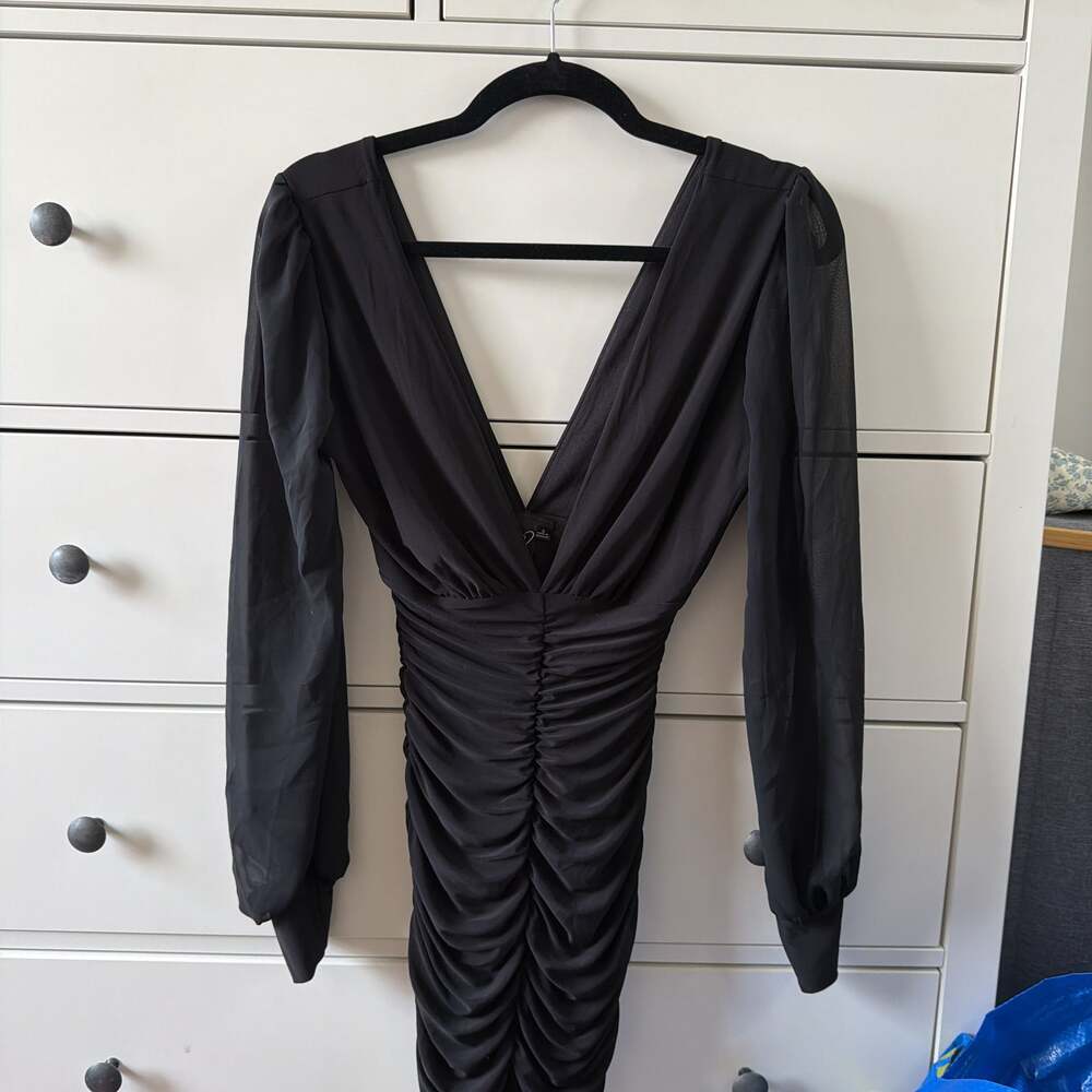 Windsor Black Long Sleeve V-Neck Ruched Slinky Mini Dress